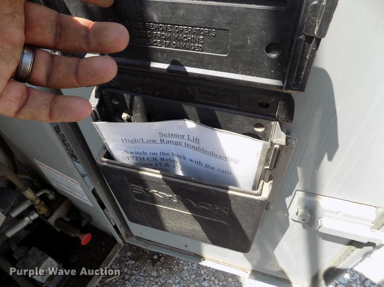 image for item DB9195 2001 Skyjack SJ8831 scissor lift