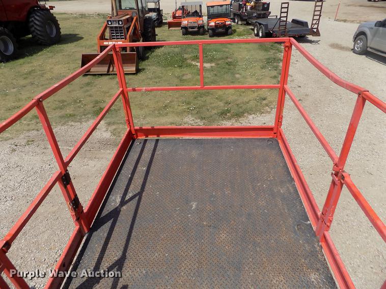 image for item DB9195 2001 Skyjack SJ8831 scissor lift