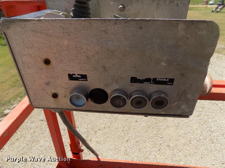 image for item DB9195 2001 Skyjack SJ8831 scissor lift