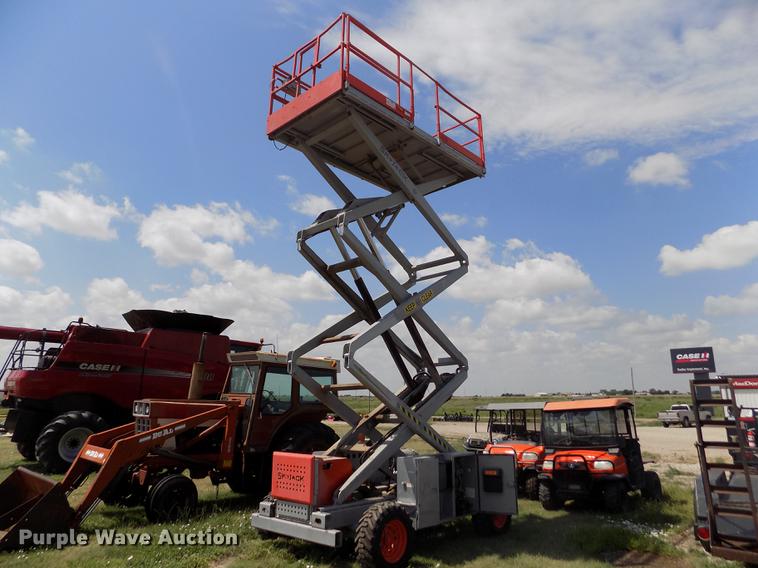 image for item DB9195 2001 Skyjack SJ8831 scissor lift
