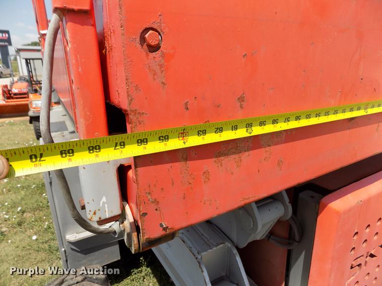 image for item DB9195 2001 Skyjack SJ8831 scissor lift