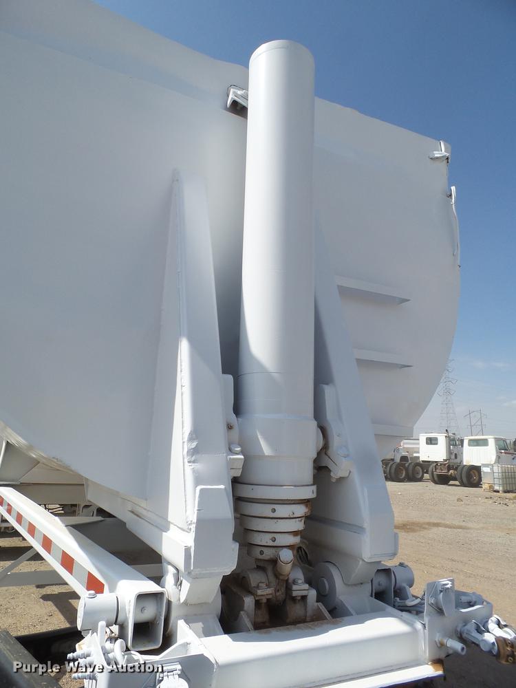 image for item DD1130 2003 CST end dump trailer