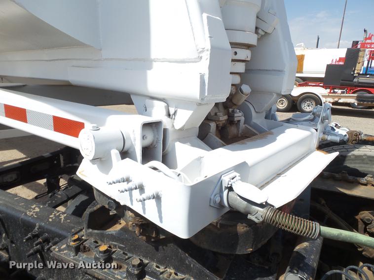 image for item DD1130 2003 CST end dump trailer