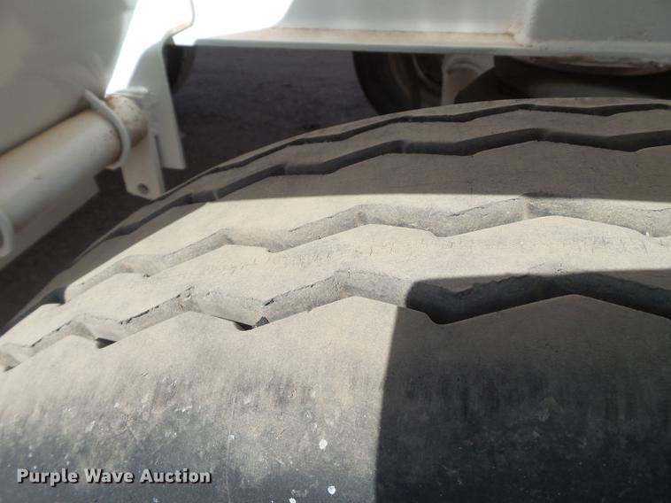 image for item DD1130 2003 CST end dump trailer