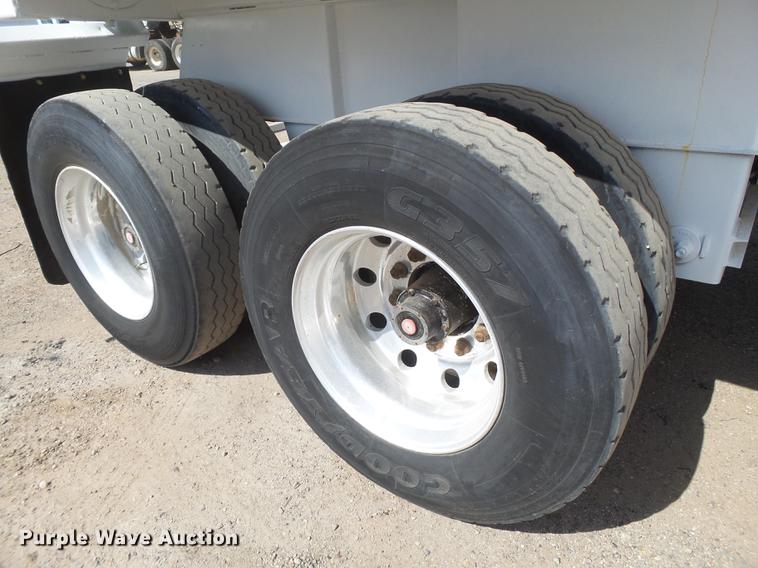 image for item DD1130 2003 CST end dump trailer