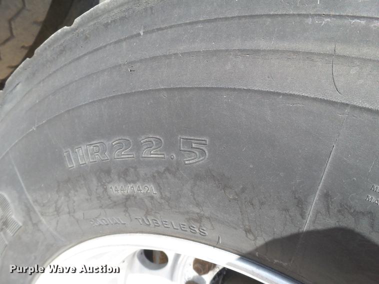 image for item DD1130 2003 CST end dump trailer