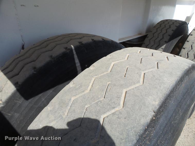 image for item DD1130 2003 CST end dump trailer