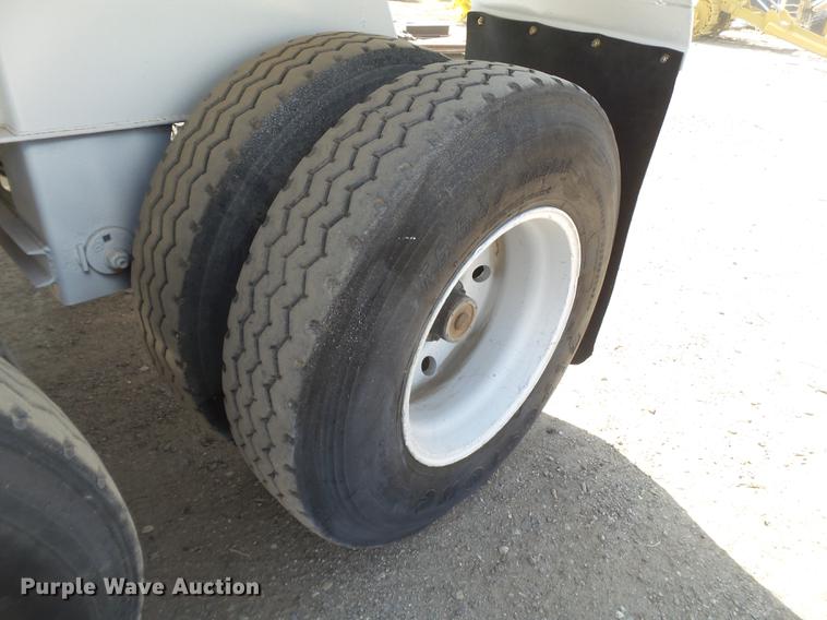 image for item DD1130 2003 CST end dump trailer