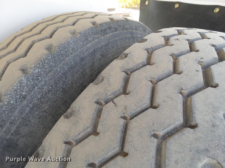 image for item DD1130 2003 CST end dump trailer