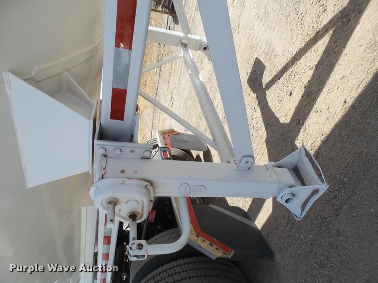 image for item DD1130 2003 CST end dump trailer