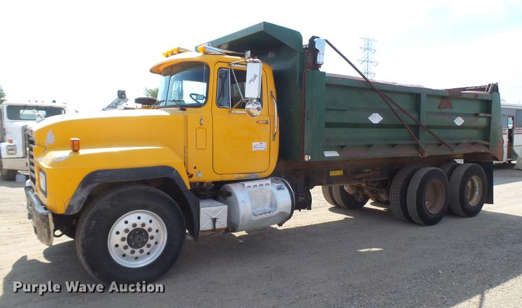 image for item DD1131 1996 Mack RD688S dump truck