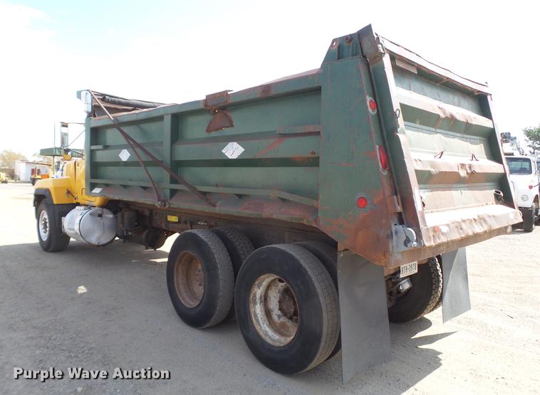 image for item DD1131 1996 Mack RD688S dump truck