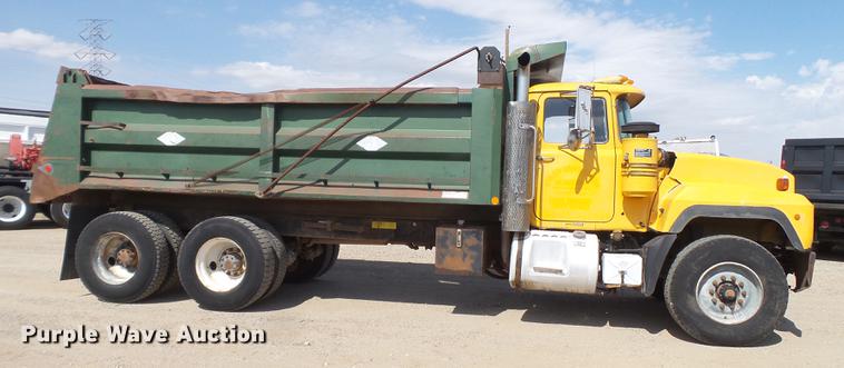 image for item DD1131 1996 Mack RD688S dump truck