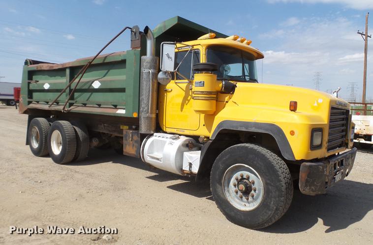 image for item DD1131 1996 Mack RD688S dump truck