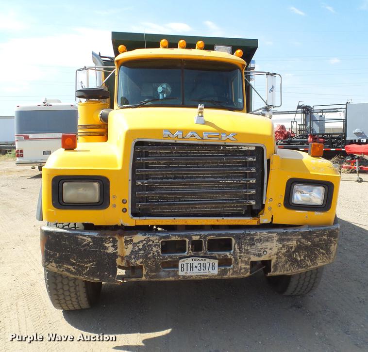 image for item DD1131 1996 Mack RD688S dump truck
