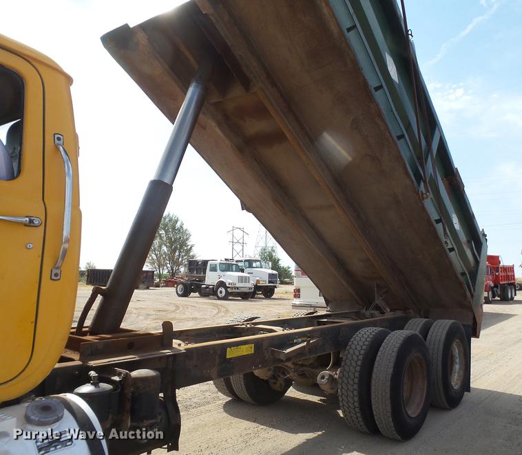 image for item DD1131 1996 Mack RD688S dump truck