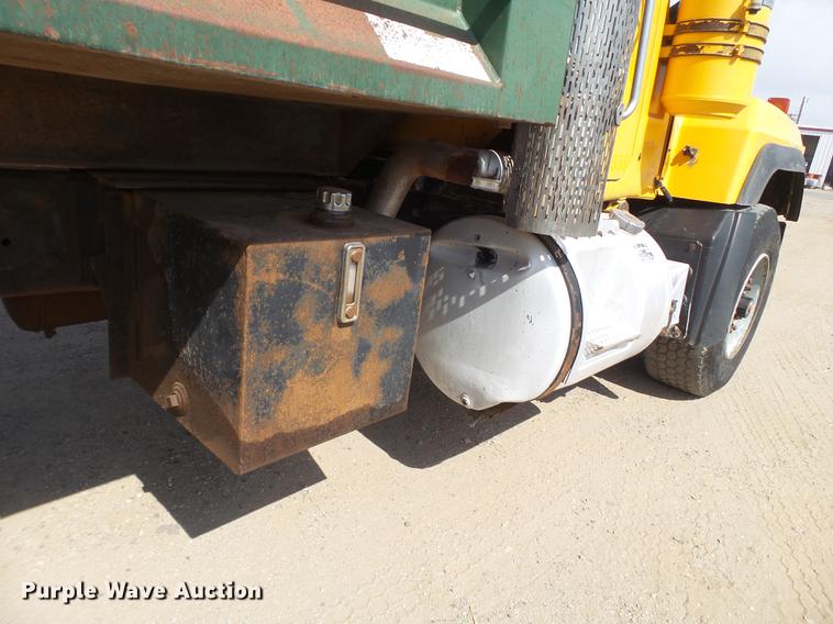 image for item DD1131 1996 Mack RD688S dump truck