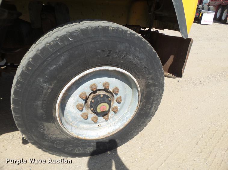 image for item DD1131 1996 Mack RD688S dump truck