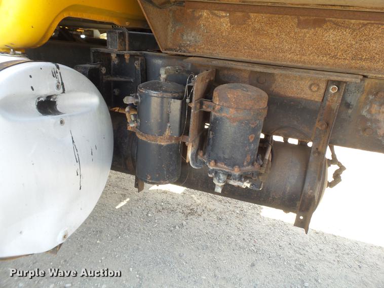 image for item DD1131 1996 Mack RD688S dump truck