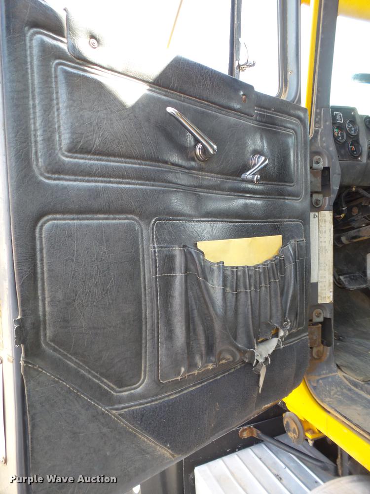 image for item DD1131 1996 Mack RD688S dump truck