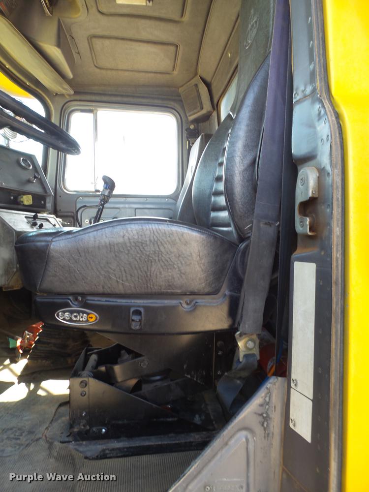 image for item DD1131 1996 Mack RD688S dump truck