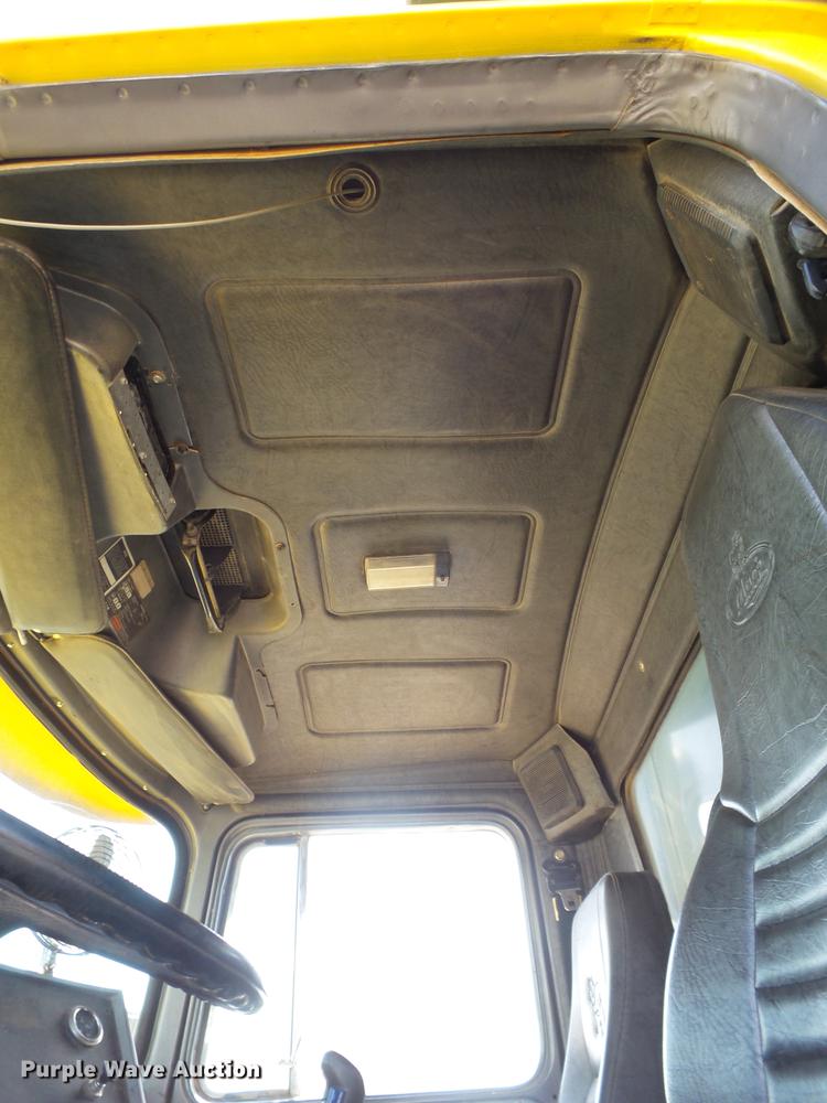 image for item DD1131 1996 Mack RD688S dump truck