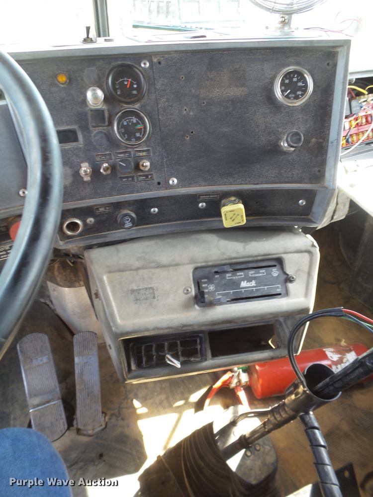 image for item DD1131 1996 Mack RD688S dump truck