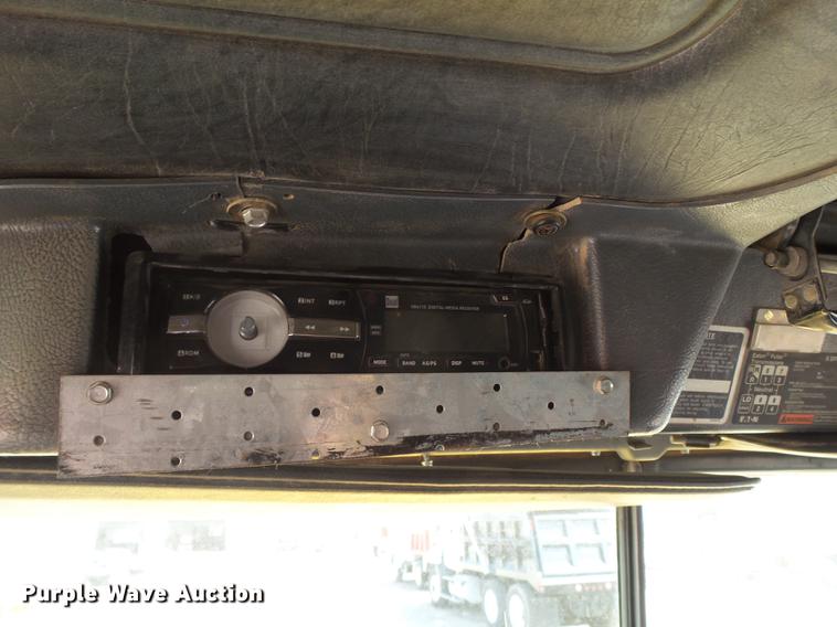 image for item DD1131 1996 Mack RD688S dump truck