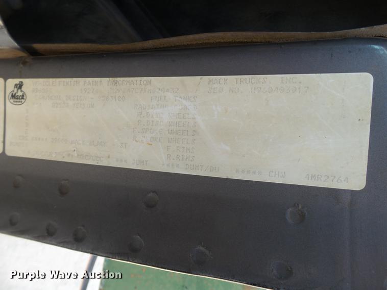 image for item DD1131 1996 Mack RD688S dump truck