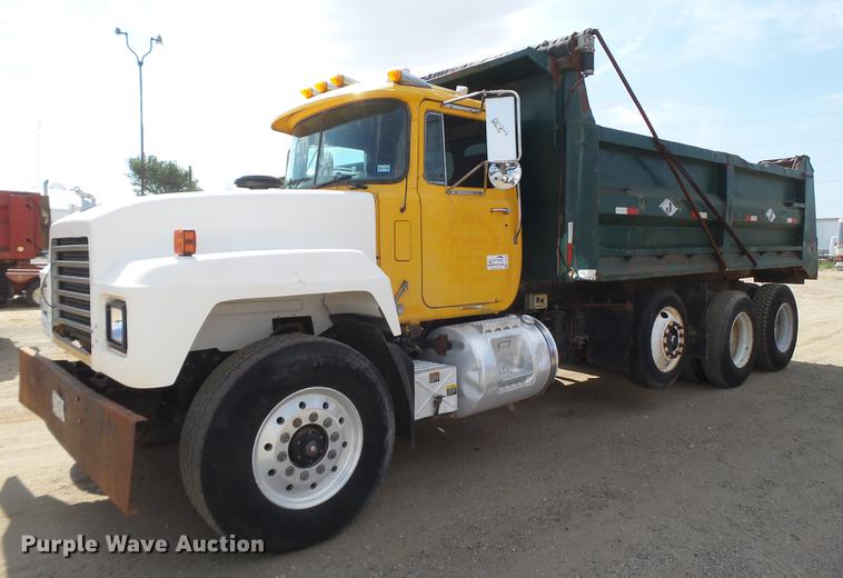 image for item DD1132 2001 Mack RD688S dump truck