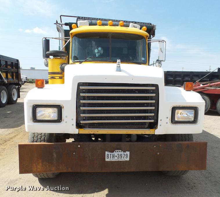 image for item DD1132 2001 Mack RD688S dump truck