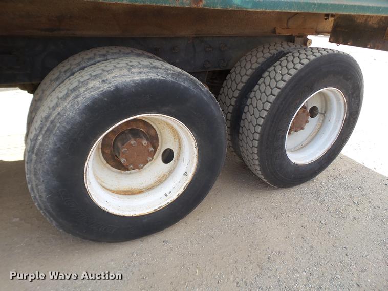 image for item DD1132 2001 Mack RD688S dump truck