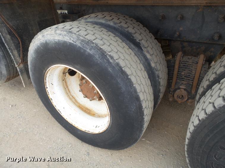 image for item DD1132 2001 Mack RD688S dump truck