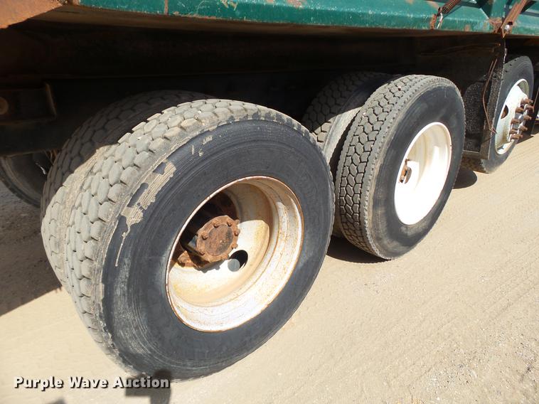 image for item DD1132 2001 Mack RD688S dump truck