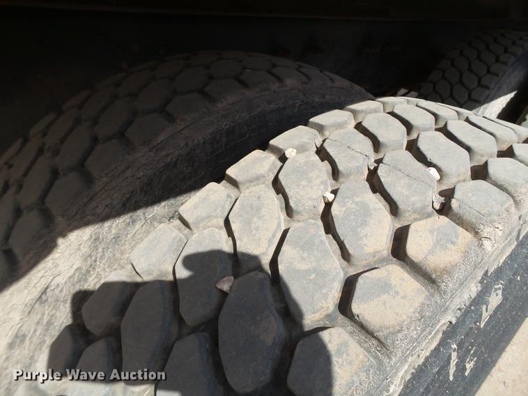 image for item DD1132 2001 Mack RD688S dump truck