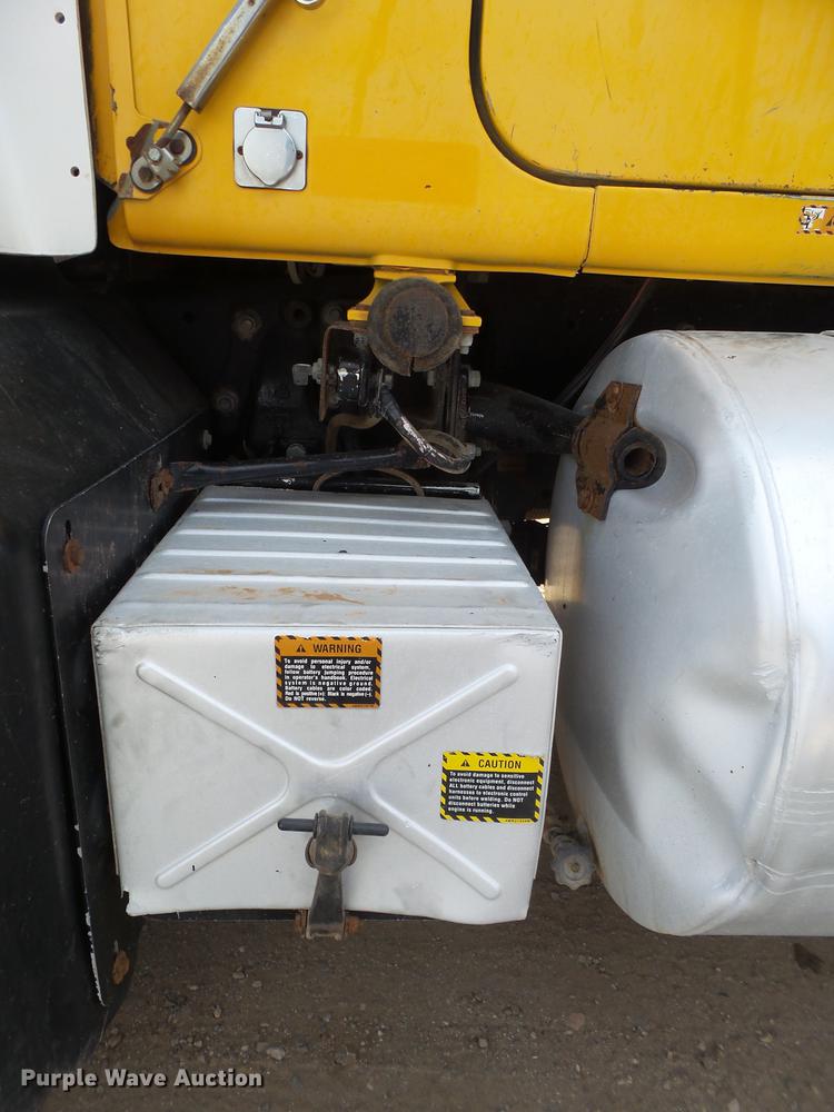 image for item DD1132 2001 Mack RD688S dump truck