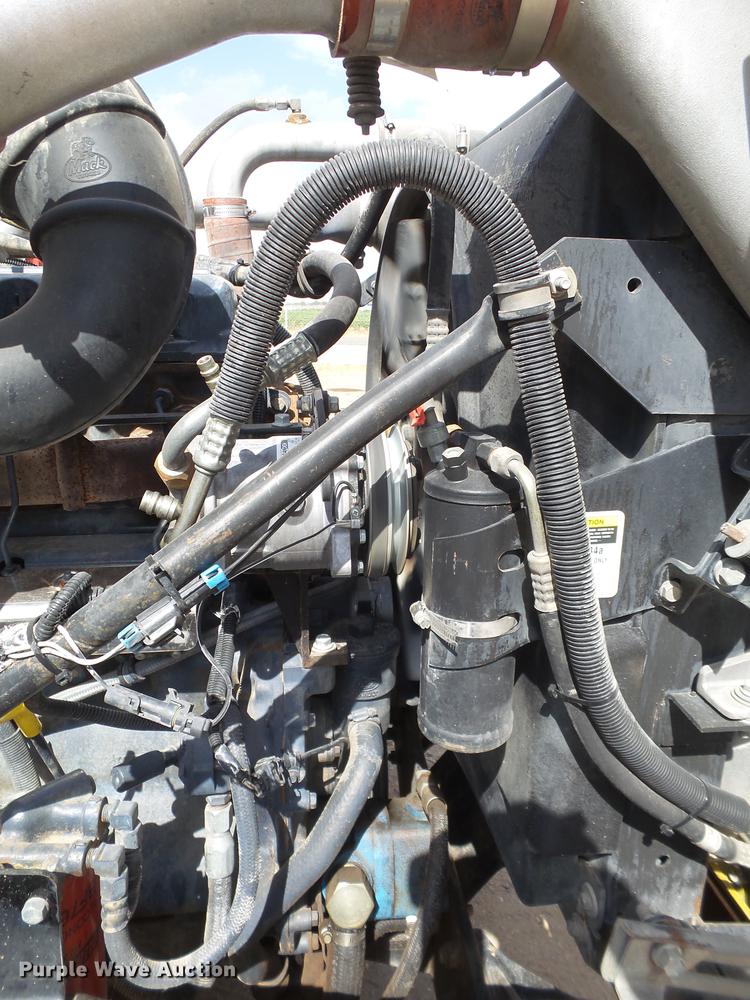 image for item DD1132 2001 Mack RD688S dump truck