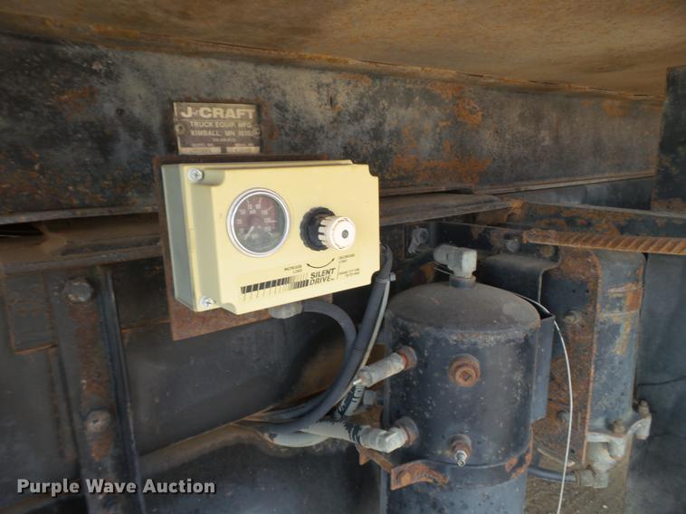 image for item DD1132 2001 Mack RD688S dump truck