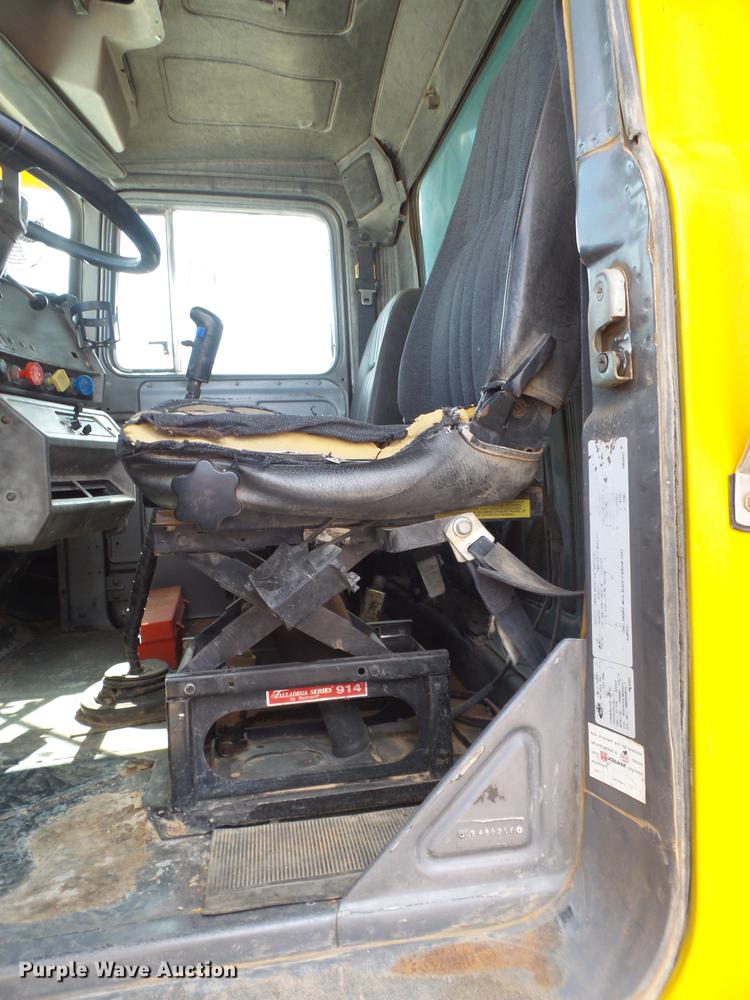 image for item DD1132 2001 Mack RD688S dump truck