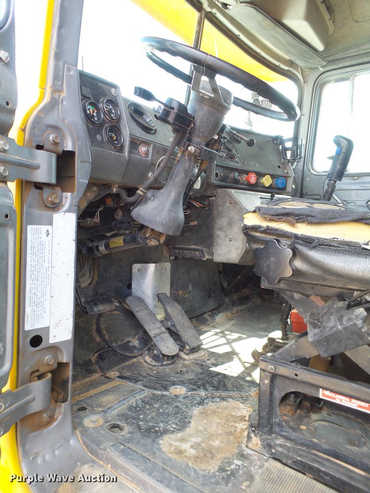 image for item DD1132 2001 Mack RD688S dump truck