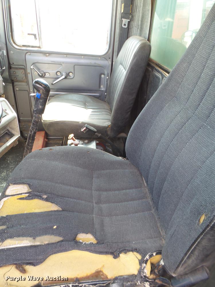 image for item DD1132 2001 Mack RD688S dump truck