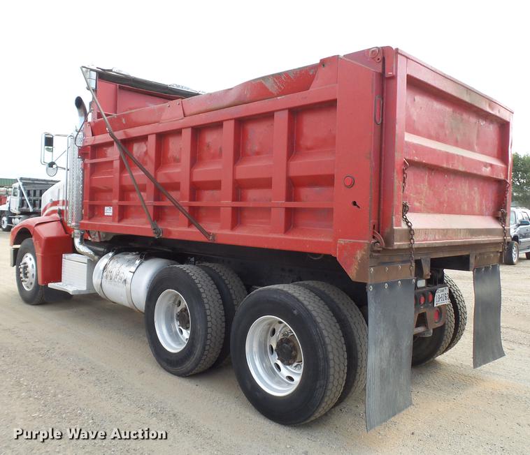 image for item DD1133 1999 Peterbilt 385 dump truck