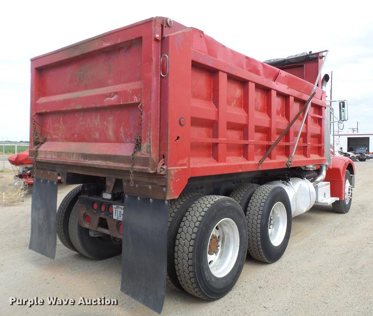 image for item DD1133 1999 Peterbilt 385 dump truck
