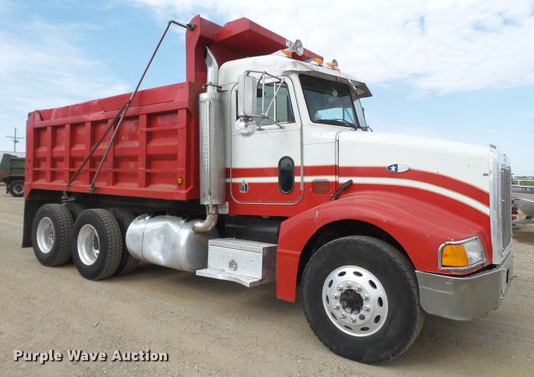 image for item DD1133 1999 Peterbilt 385 dump truck
