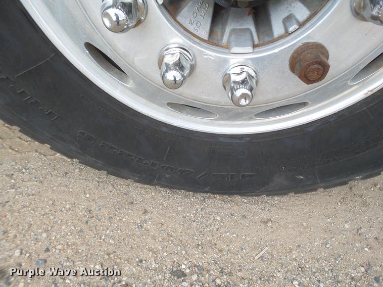 image for item DD1133 1999 Peterbilt 385 dump truck