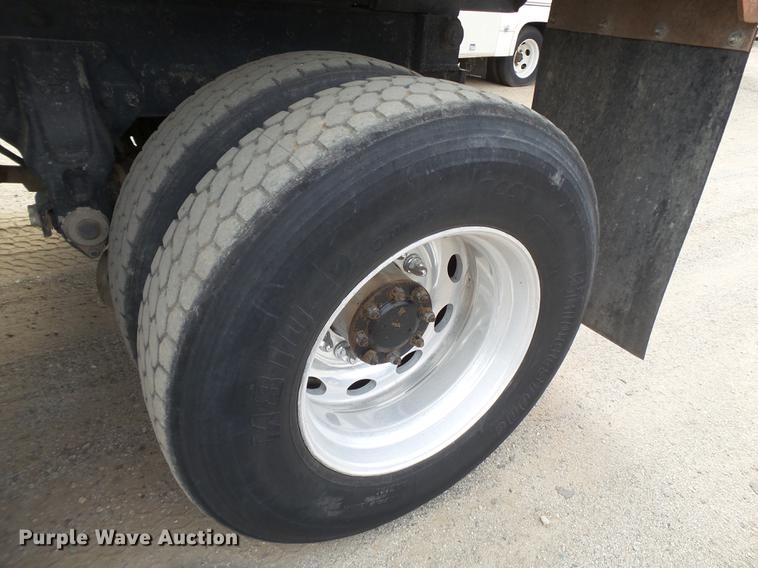 image for item DD1133 1999 Peterbilt 385 dump truck