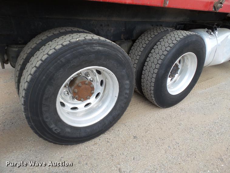 image for item DD1133 1999 Peterbilt 385 dump truck