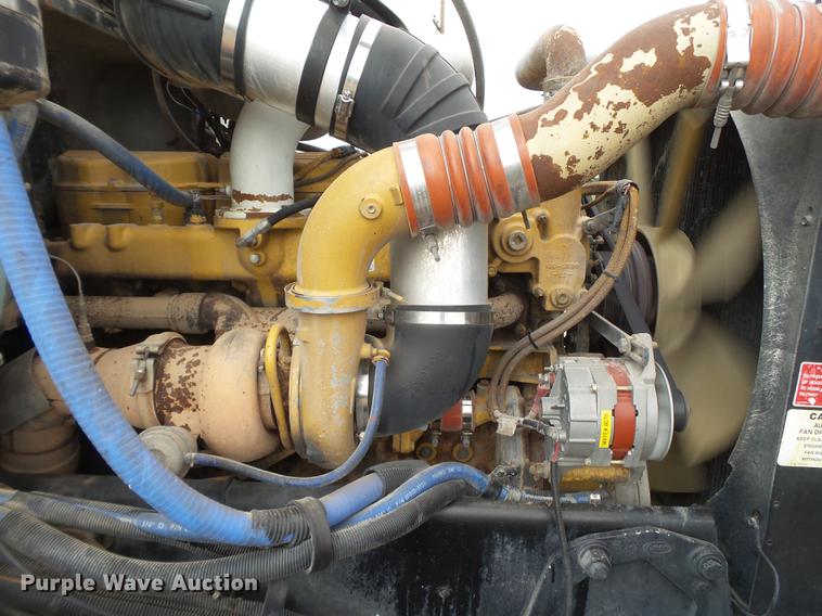 image for item DD1133 1999 Peterbilt 385 dump truck