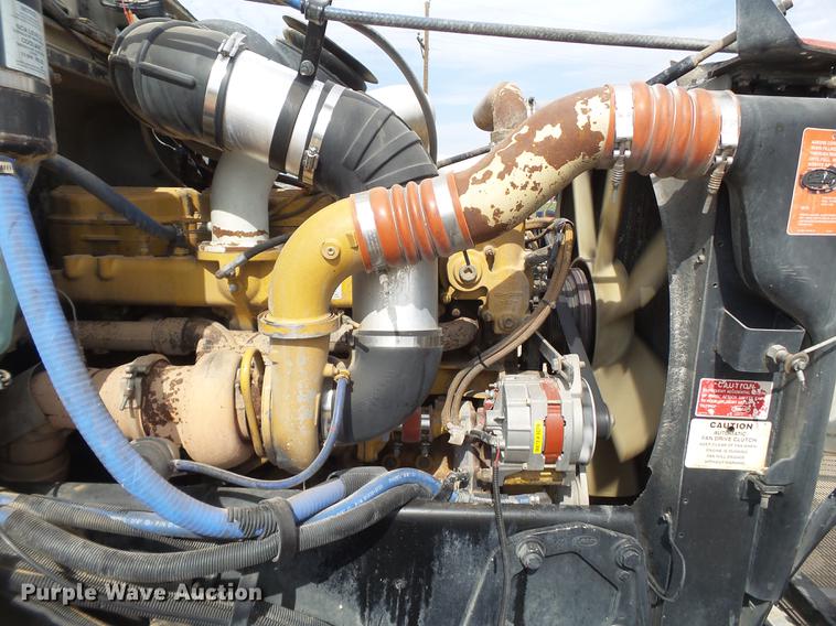 image for item DD1133 1999 Peterbilt 385 dump truck