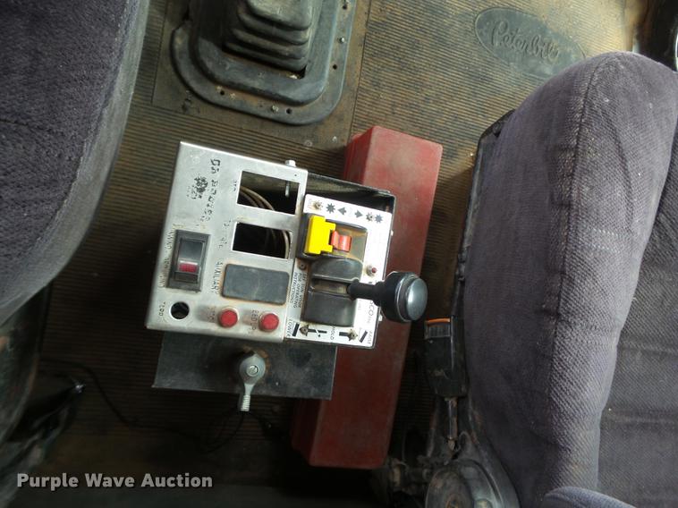 image for item DD1133 1999 Peterbilt 385 dump truck